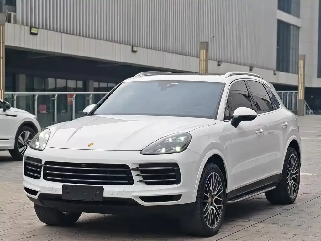 Porsche Cayenne — фото 1