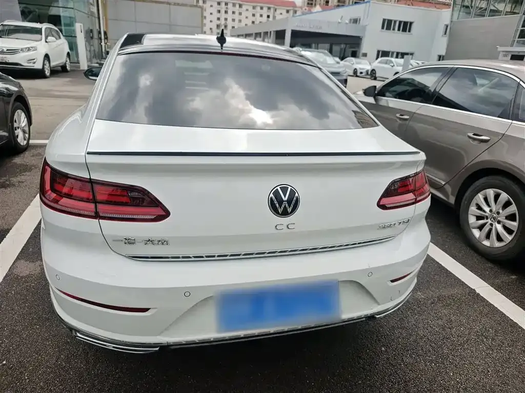 Volkswagen CC 2023 из CN, фото 10