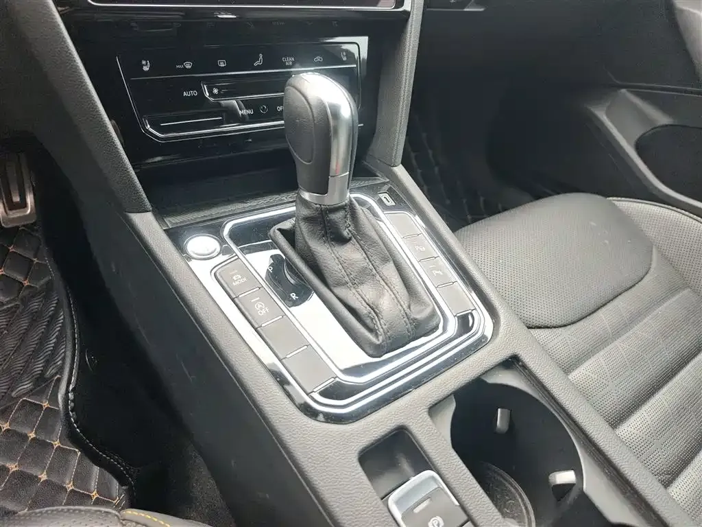 Volkswagen CC 2023 из CN, фото 8
