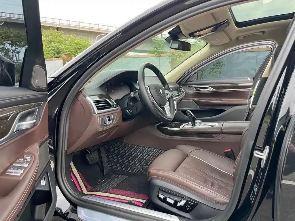 BMW 7 Series 2021 из CN, фото 10