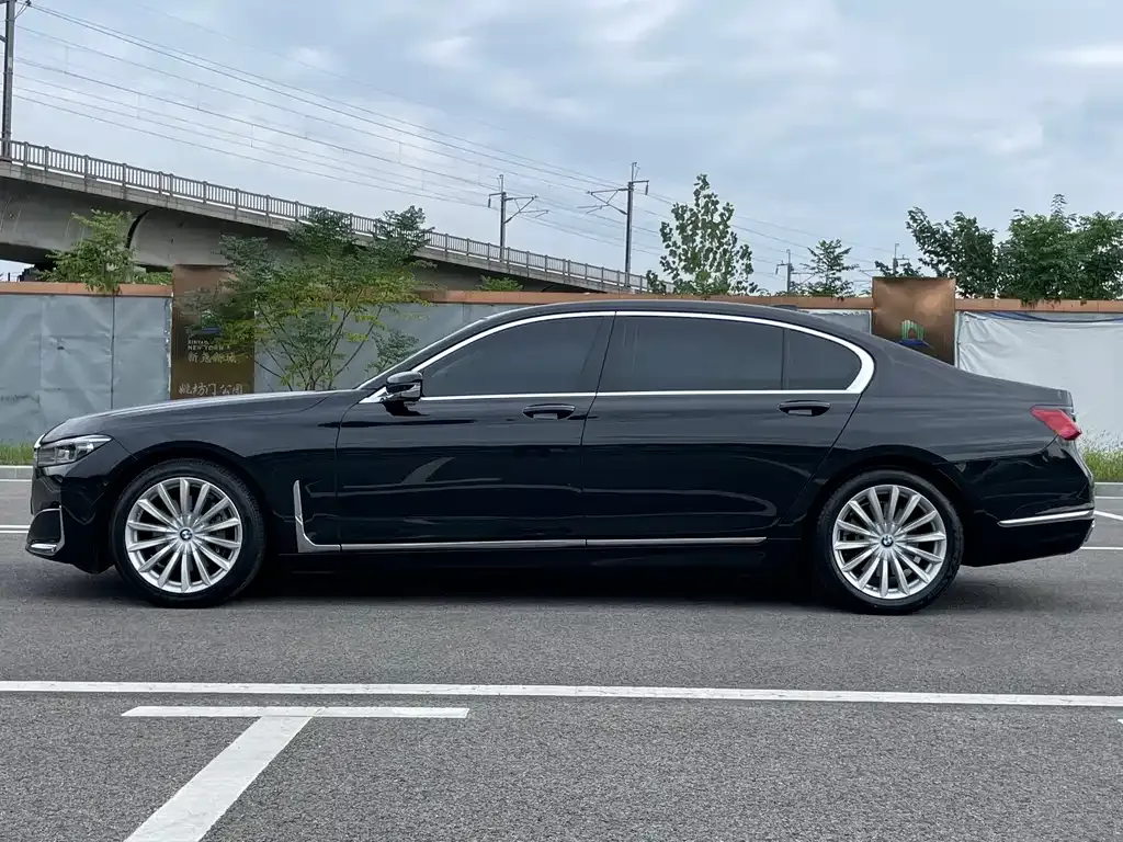 BMW 7 Series 2021 из CN, фото 5