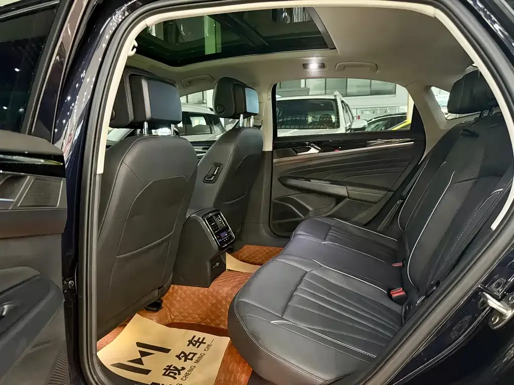 Volkswagen Passat 2024 из CN, фото 4