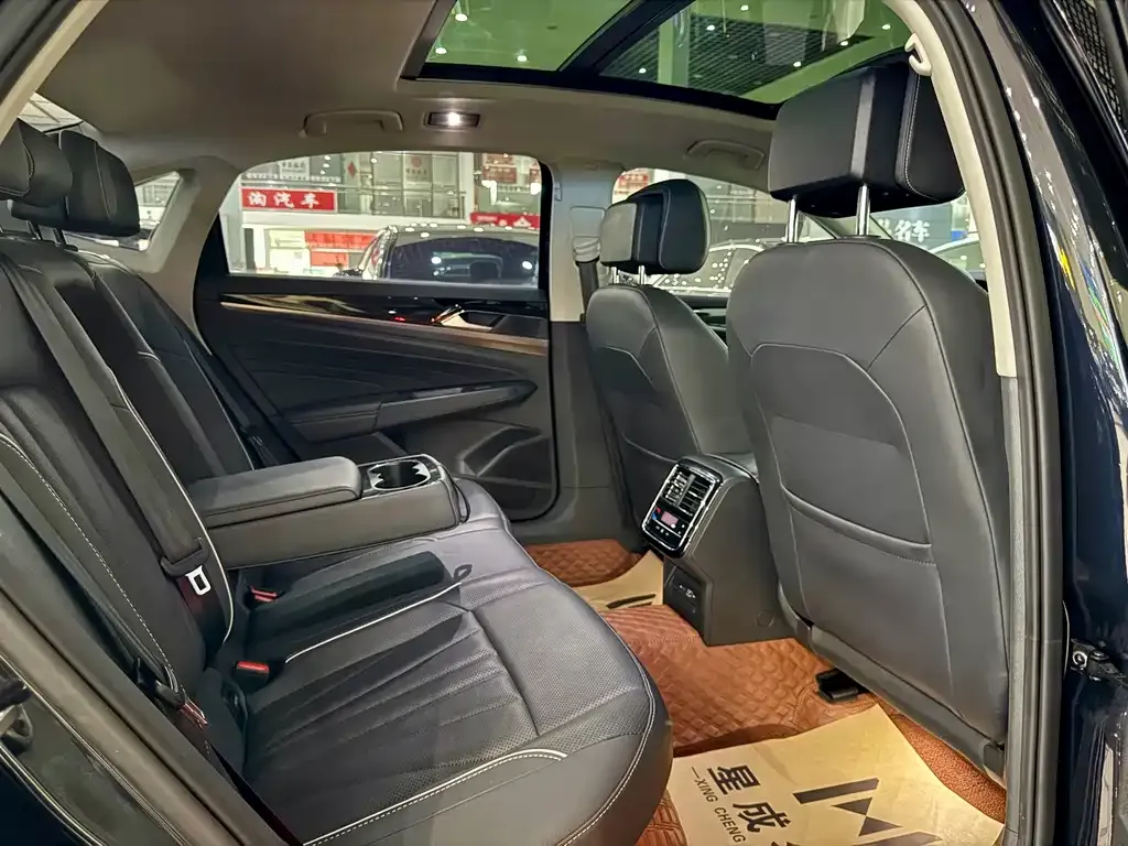 Volkswagen Passat 2024 из CN, фото 9