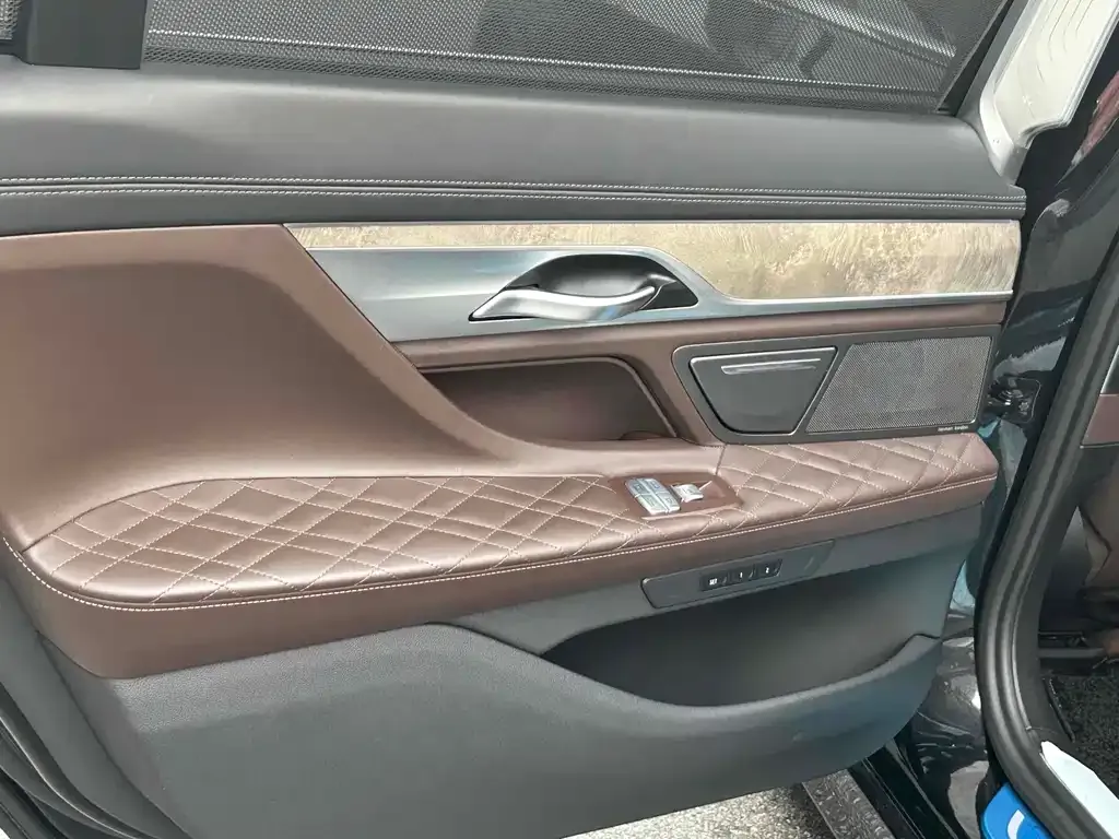 BMW 7 Series 2021 из CN, фото 10