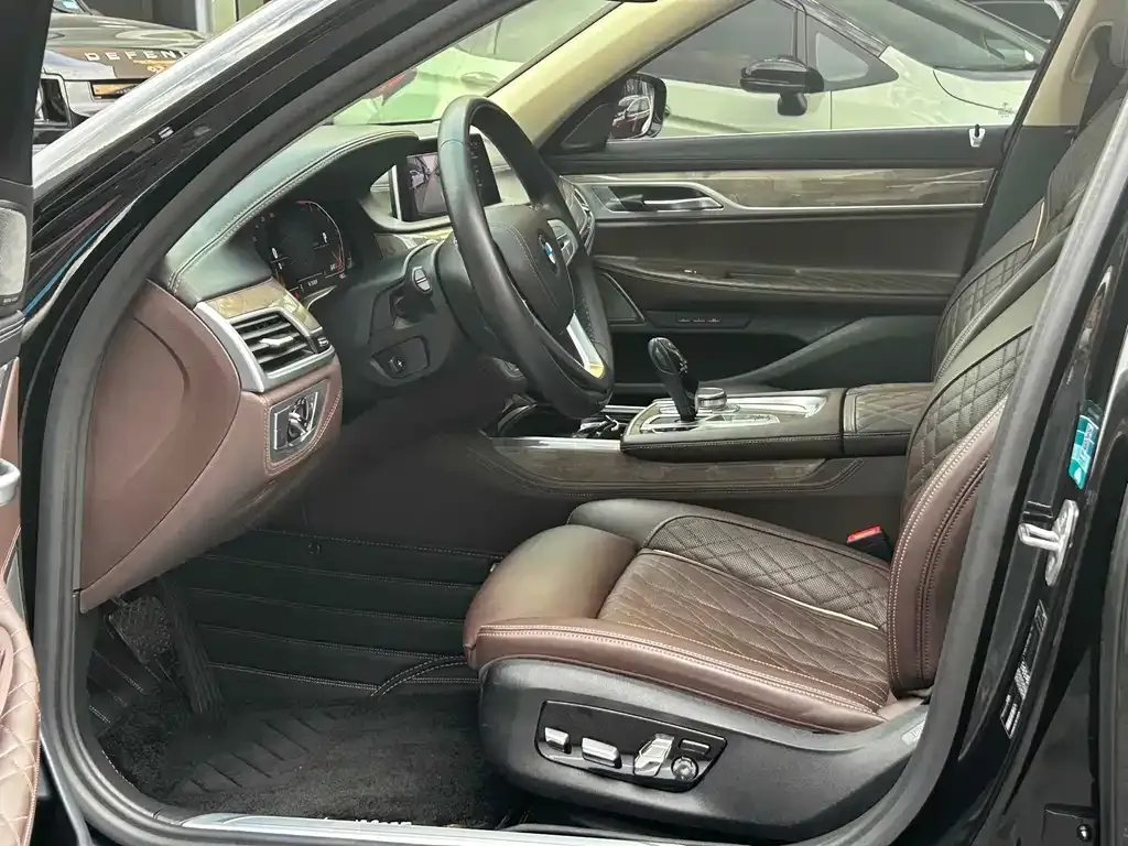 BMW 7 Series 2021 из CN, фото 4