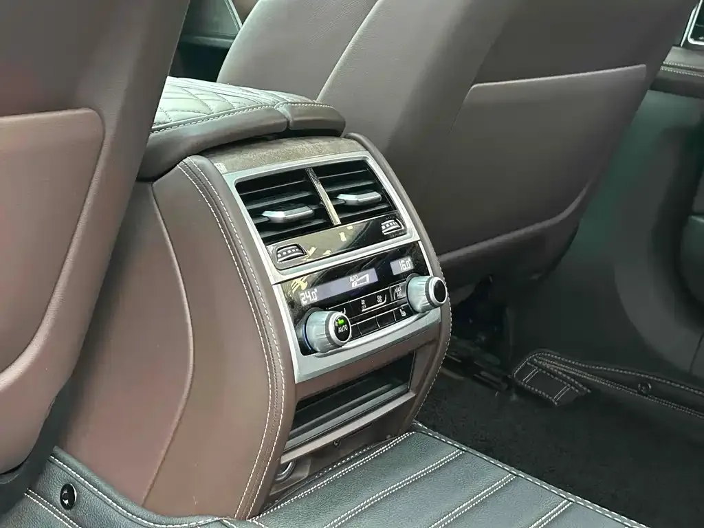 BMW 7 Series 2021 из CN, фото 8