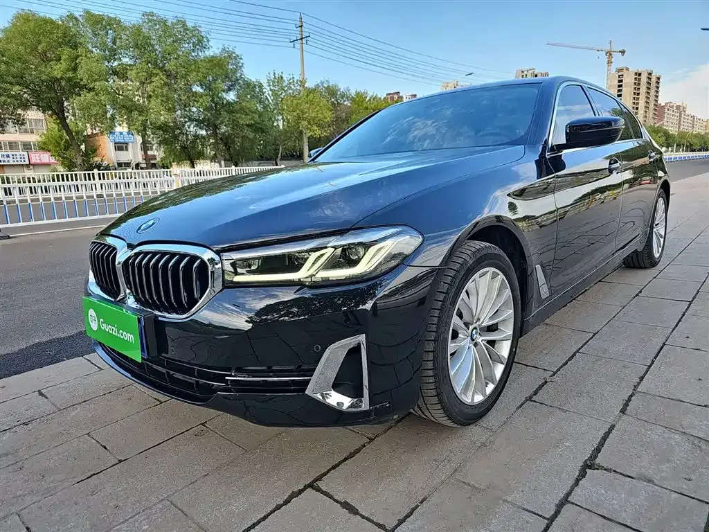 BMW 5 Series — фото 1