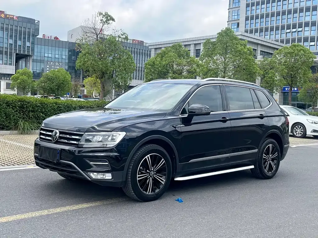 Volkswagen Tiguan L — фото 1