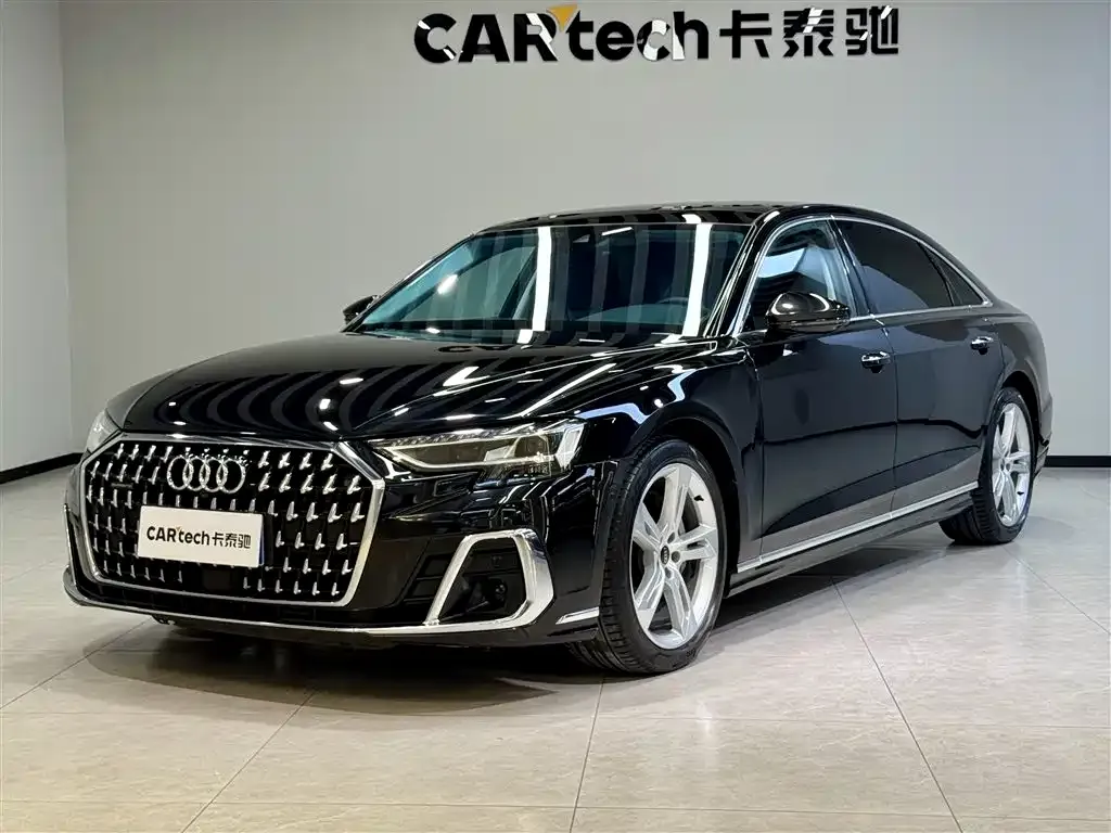 Audi A8 — фото 1