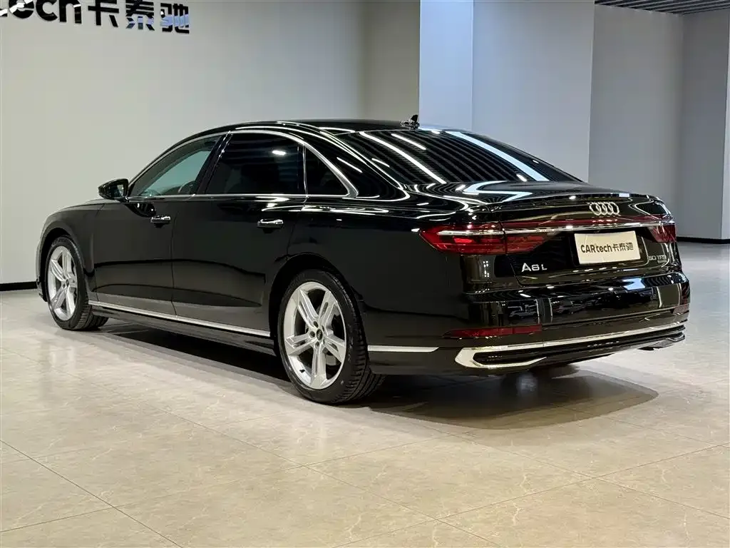 Audi A8 — фото 6