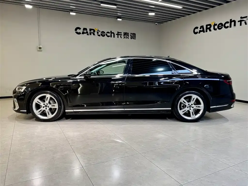 Audi A8 — фото 7