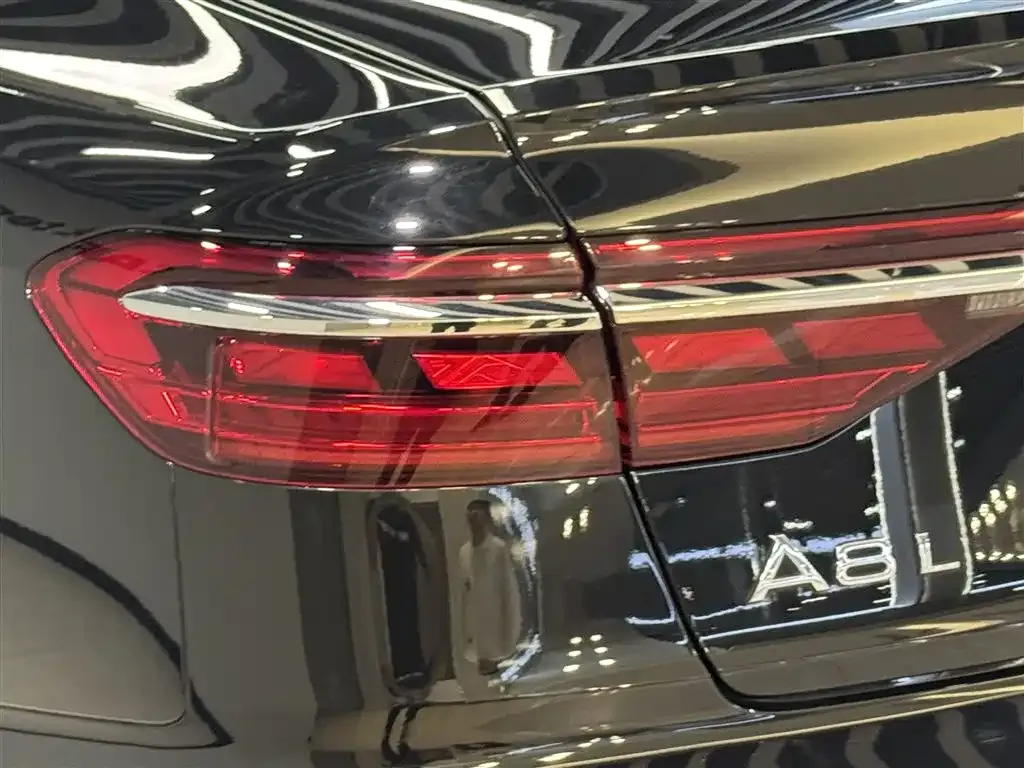 Audi A8 — фото 9