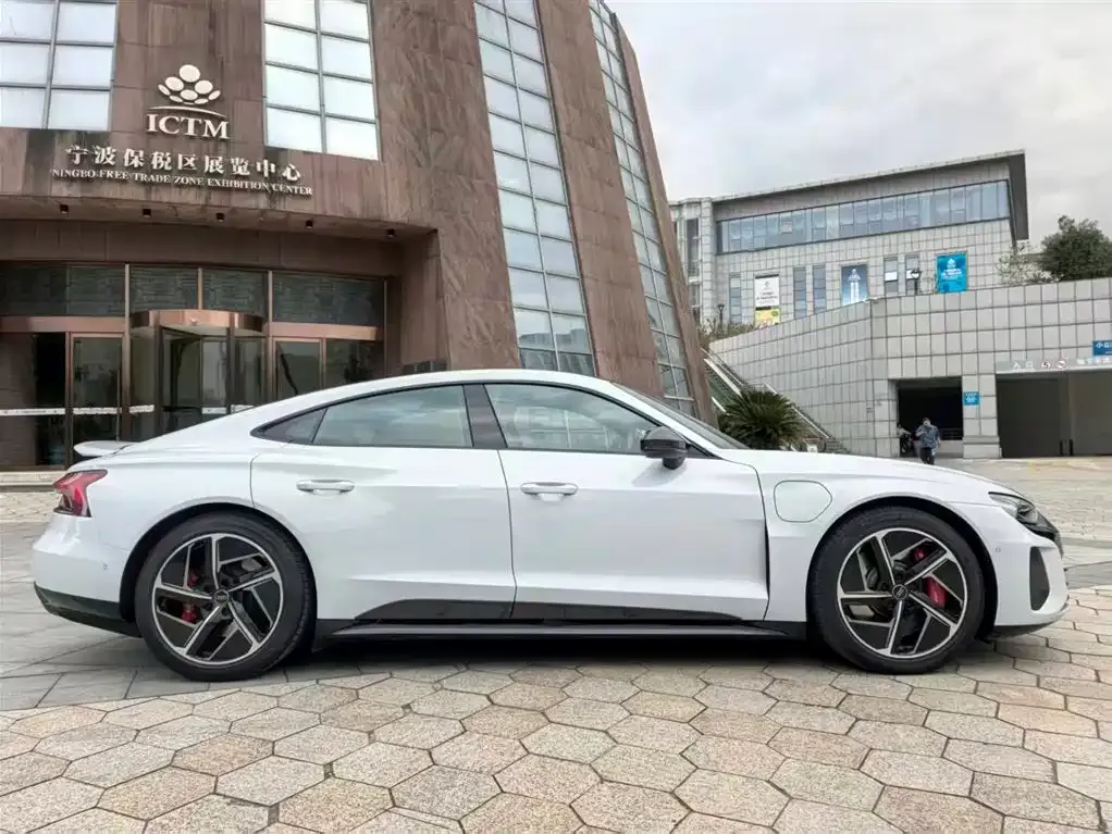 Audi RS e-tron GT 2023 из CN, фото 3