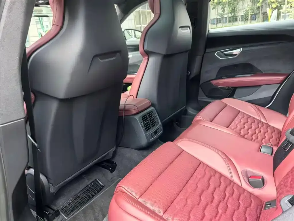Audi RS e-tron GT 2023 из CN, фото 9