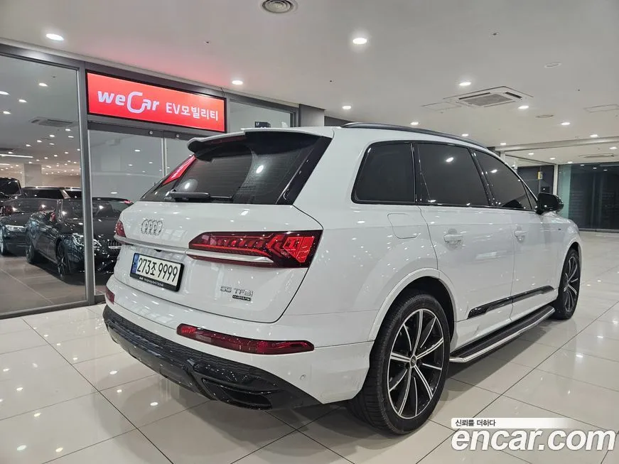 Audi Q7 2021 из KR, фото 2