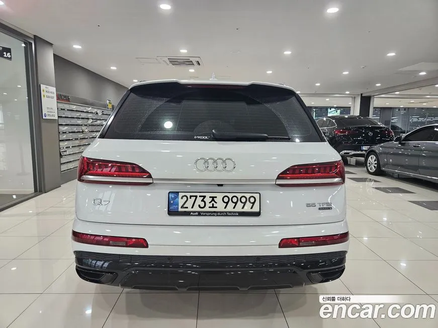 Audi Q7 2021 из KR, фото 4
