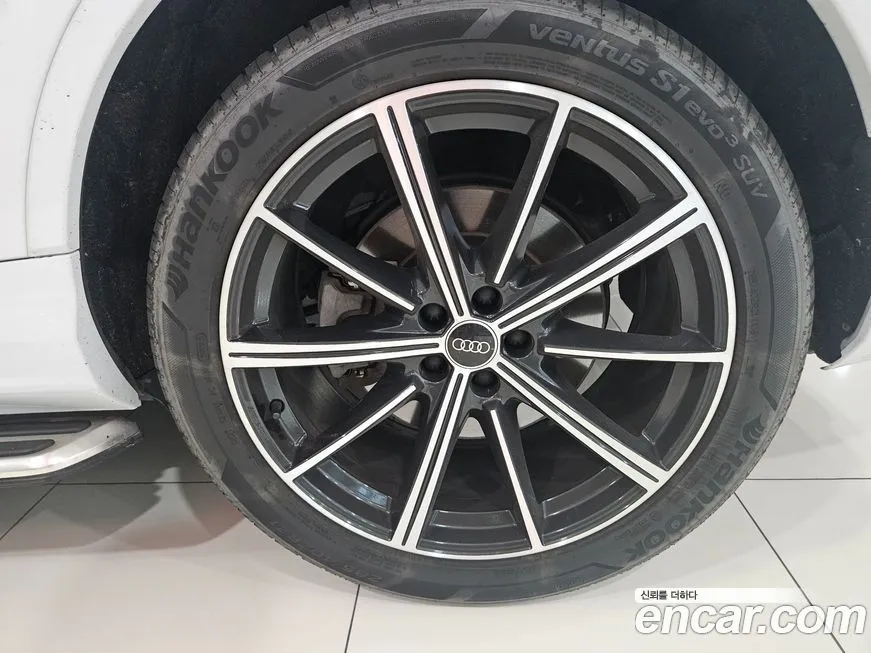 Audi Q7 2021 из KR, фото 5