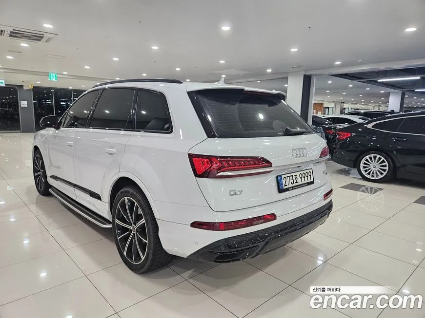 Audi Q7 2021 из KR, фото 9