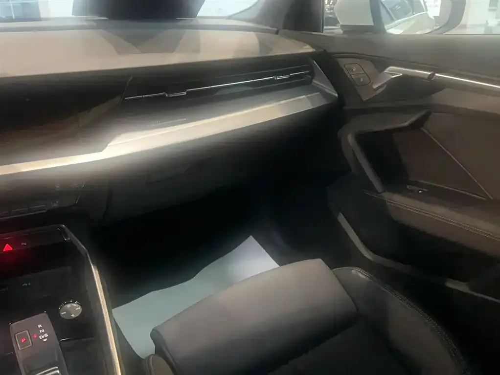 Audi A3 2023 из CN, фото 2