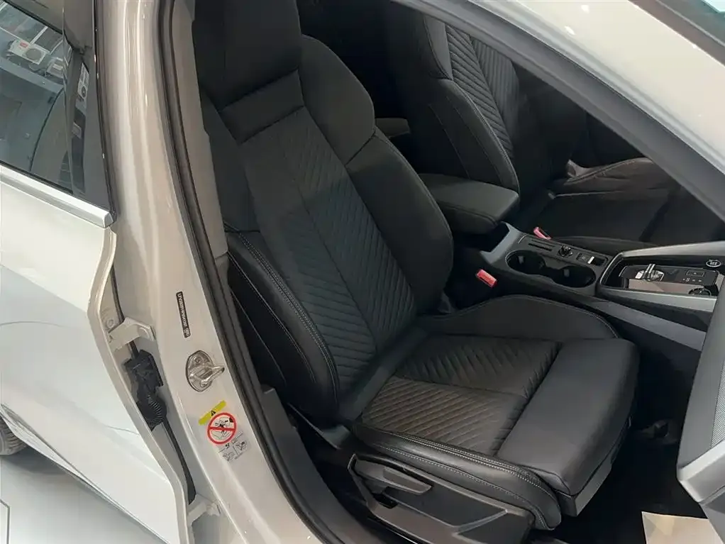 Audi A3 2023 из CN, фото 4