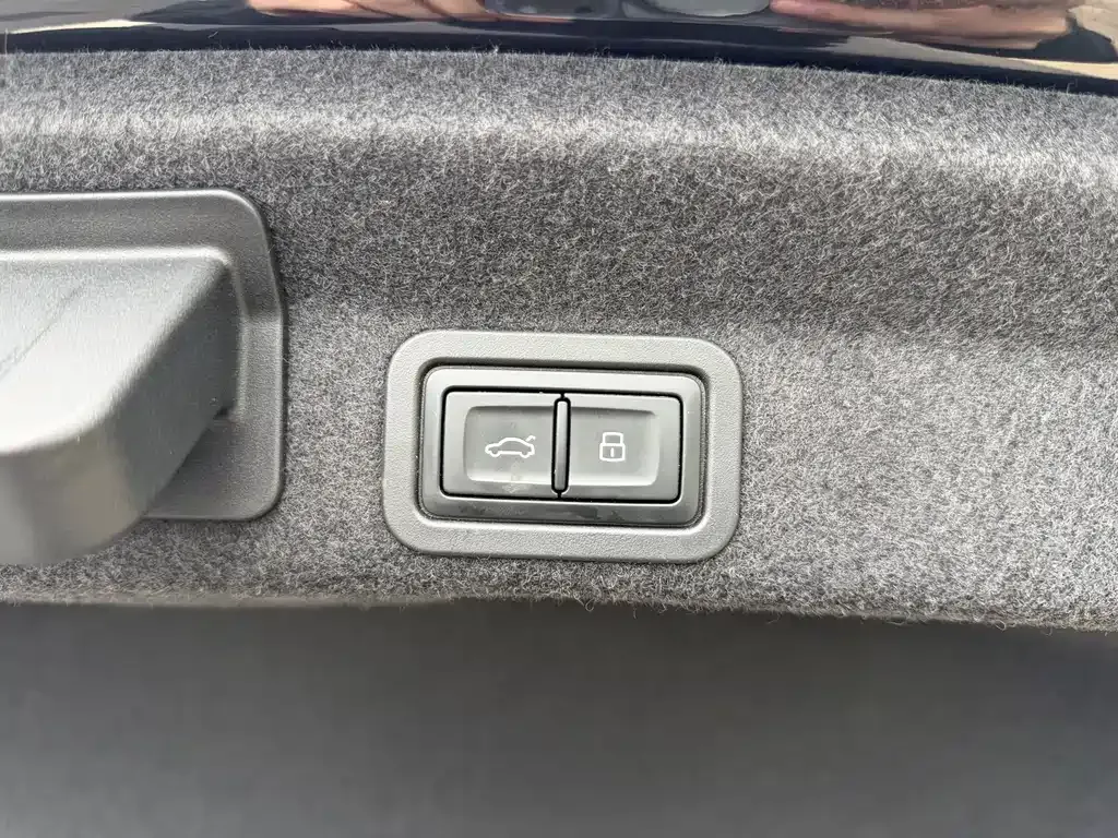Audi A6L 2024 из CN, фото 8