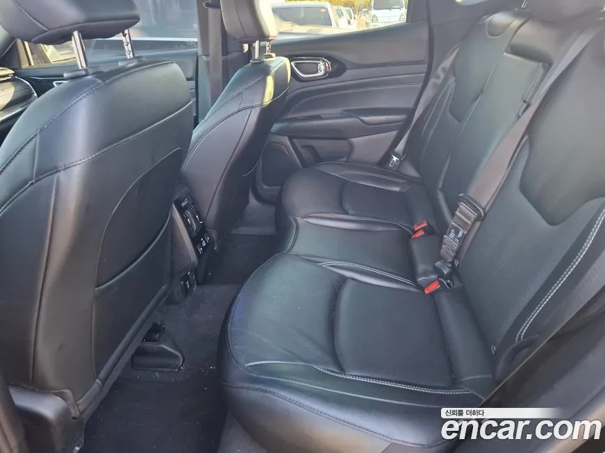 Jeep Compass — фото 10