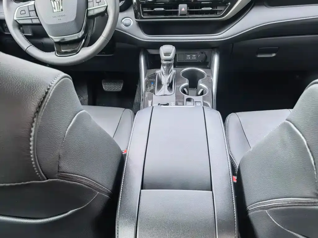 Toyota Crown Kluger 2025 из CN, фото 6