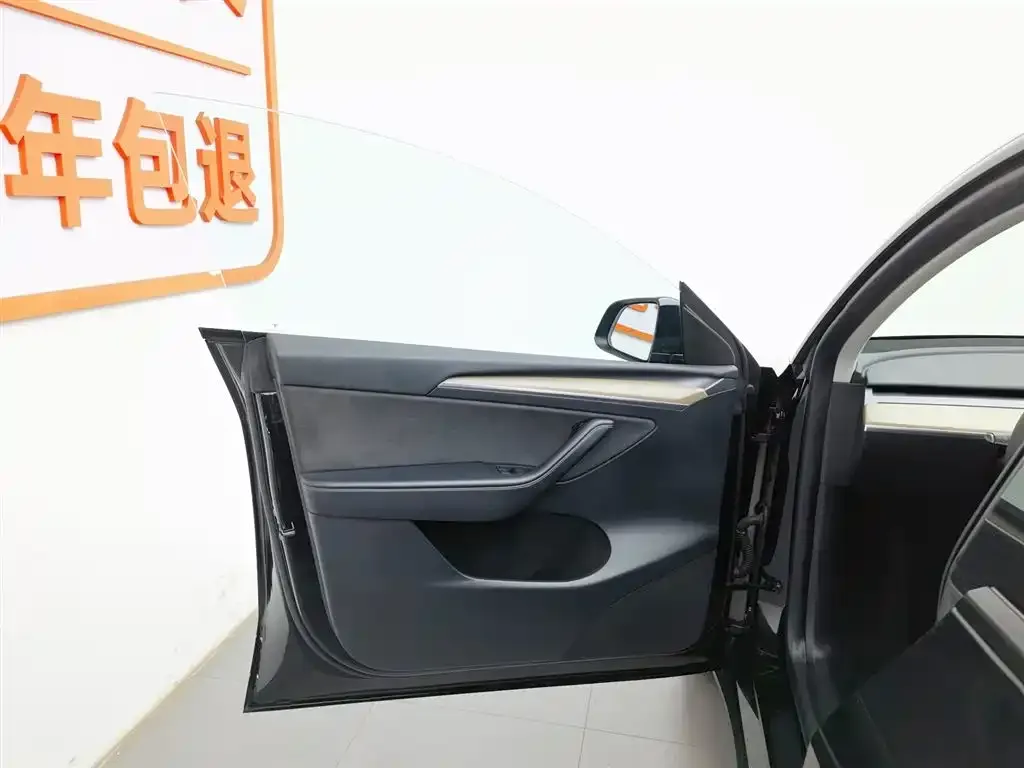 Tesla Model Y 2023 из CN, фото 8
