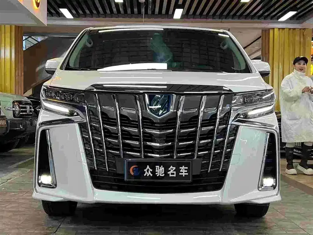Toyota Alphard — фото 2