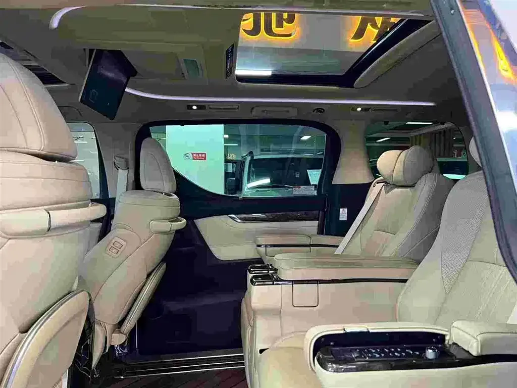 Toyota Alphard — фото 5
