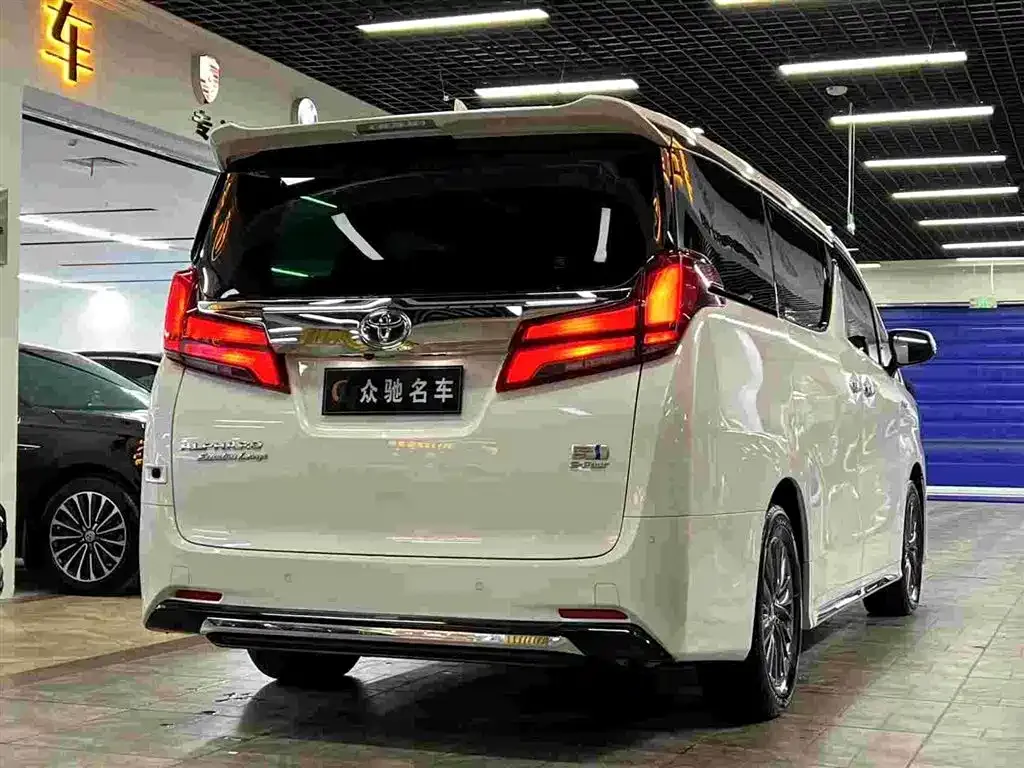 Toyota Alphard — фото 7