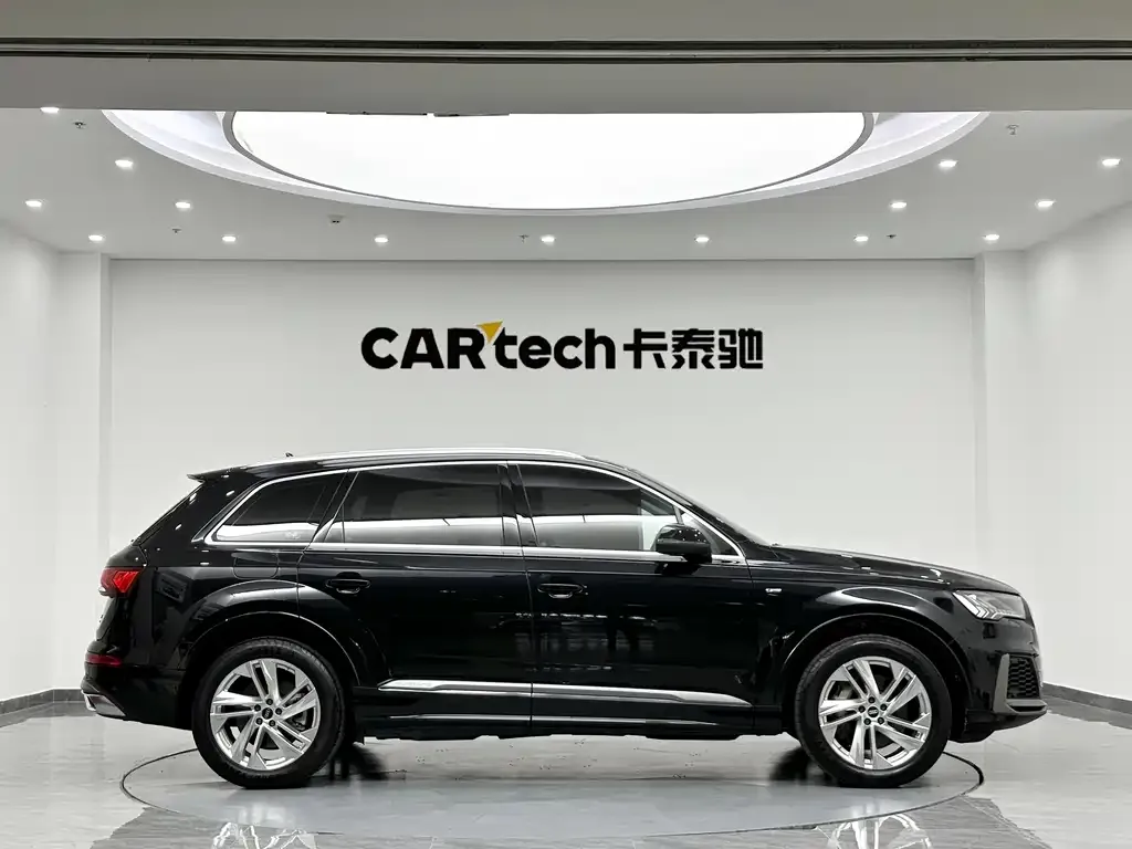 Audi Q7 2021 из CN, фото 4