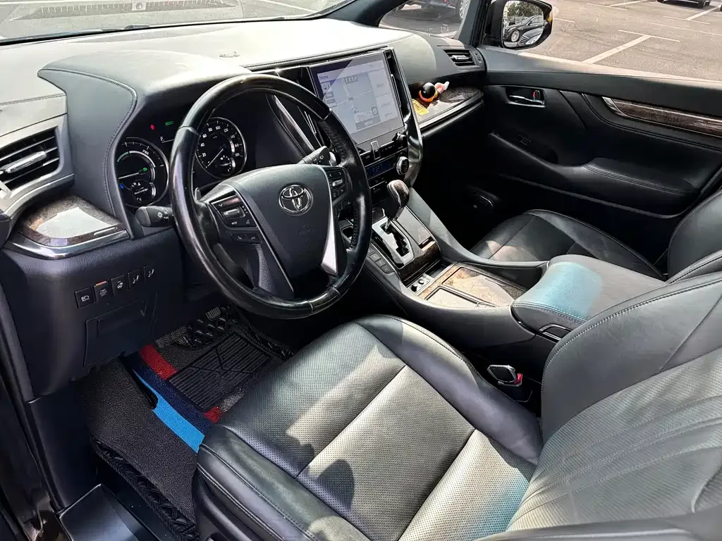 Toyota Alphard — фото 6