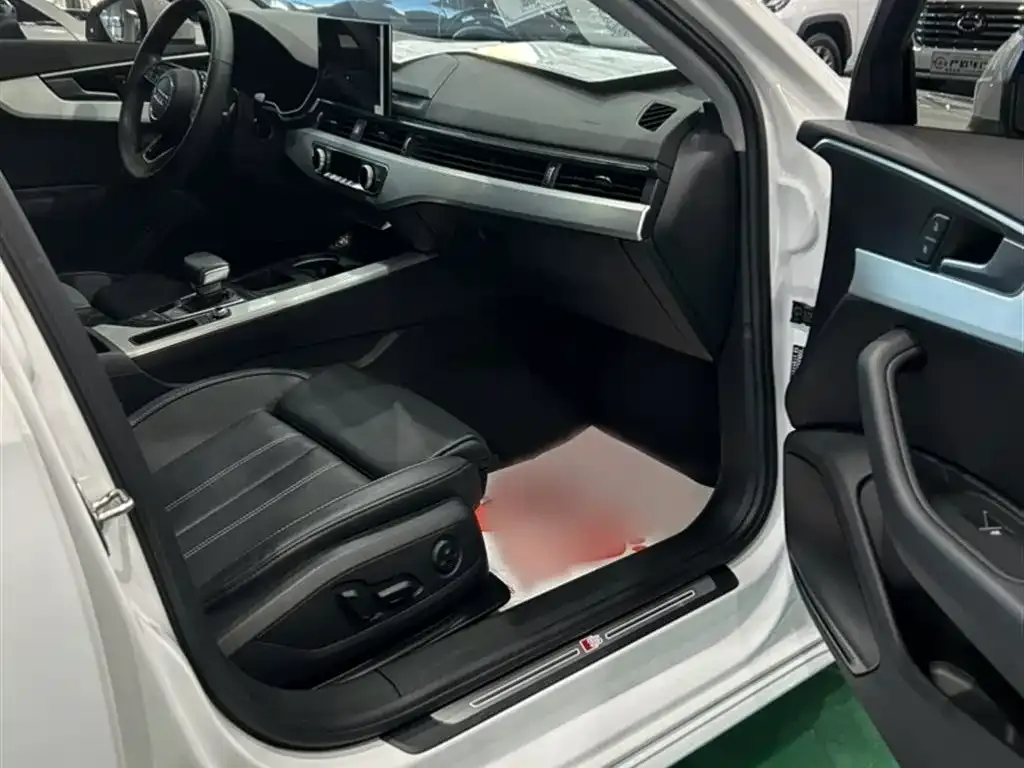 Audi A4L 2023 из CN, фото 4