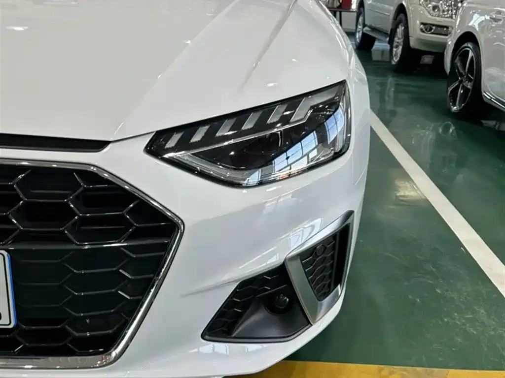 Audi A4L 2023 из CN, фото 8