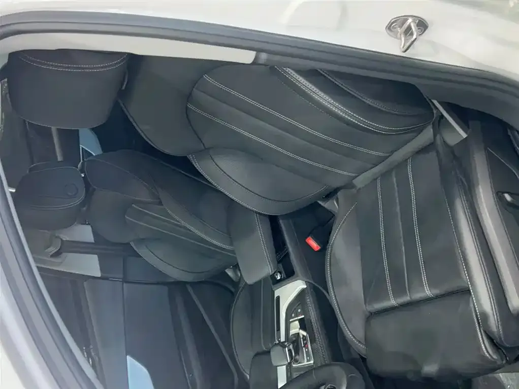 Audi A4L 2023 из CN, фото 9