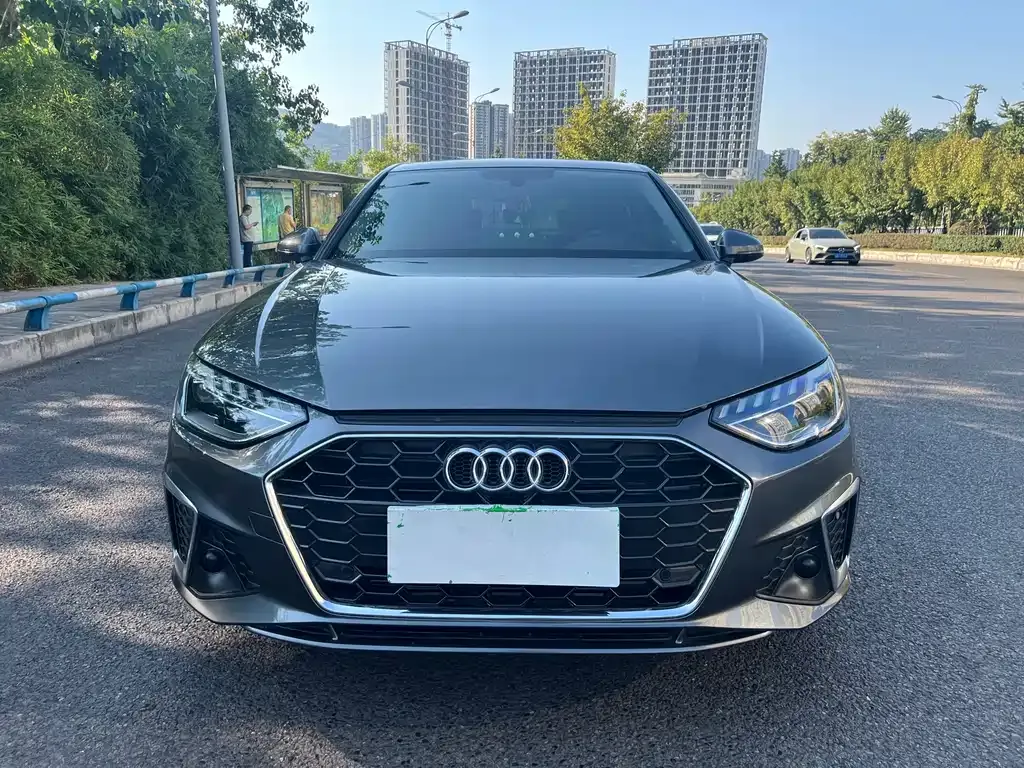 Audi A4L 2022 из CN, фото 2
