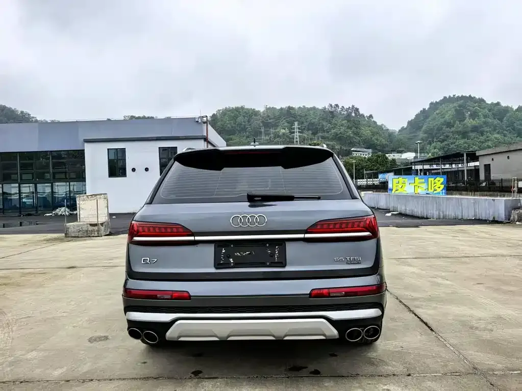 Audi Q7 2021 из CN, фото 10