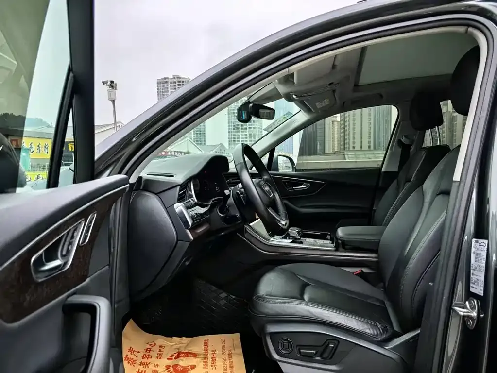 Audi Q7 2021 из CN, фото 4