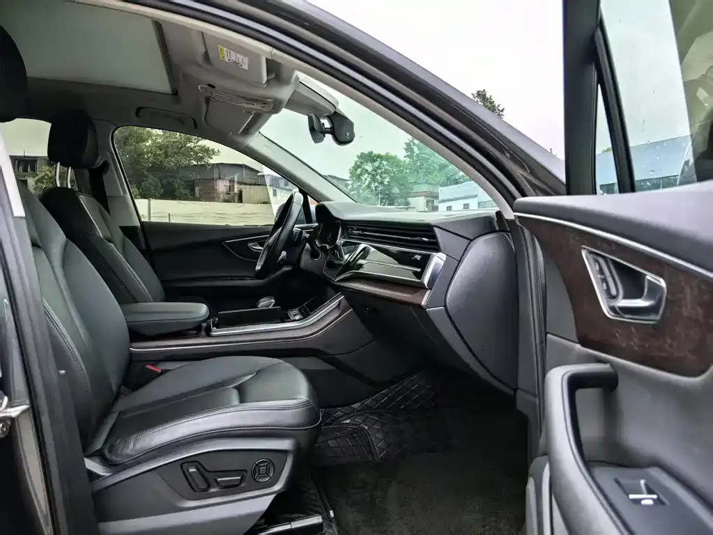 Audi Q7 2021 из CN, фото 6