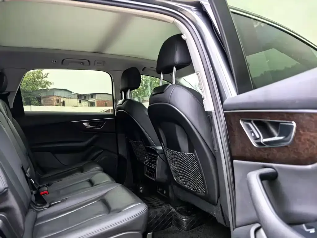 Audi Q7 2021 из CN, фото 7