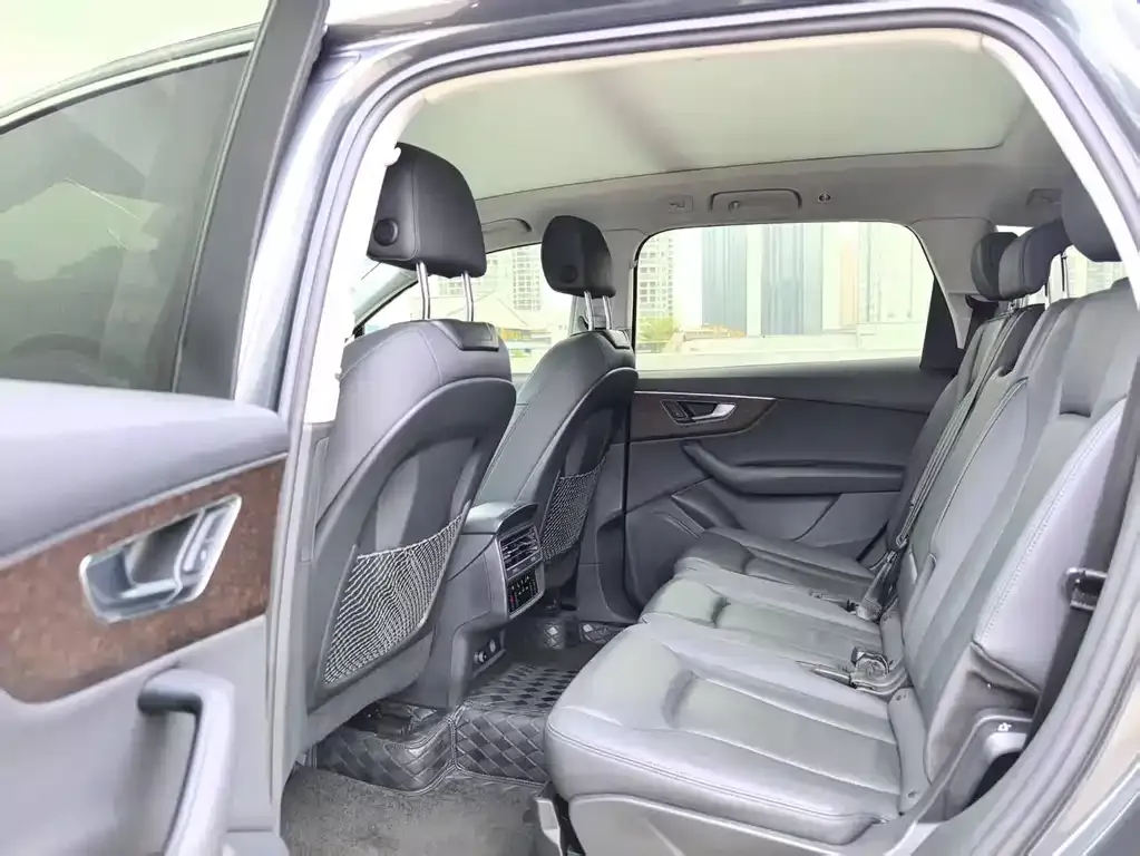 Audi Q7 2021 из CN, фото 8