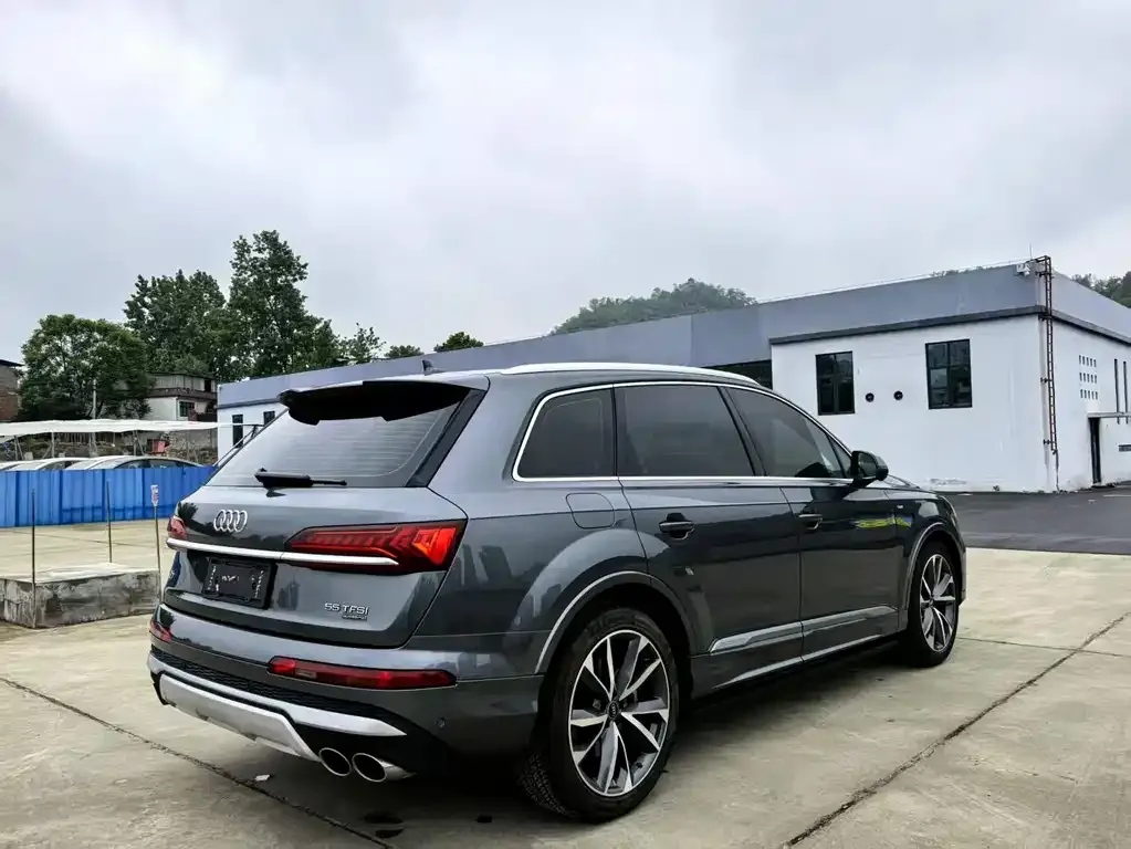 Audi Q7 2021 из CN, фото 9