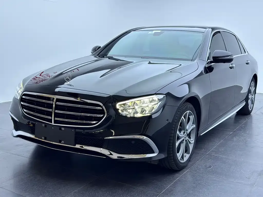 Mercedes-Benz E-Class — фото 1