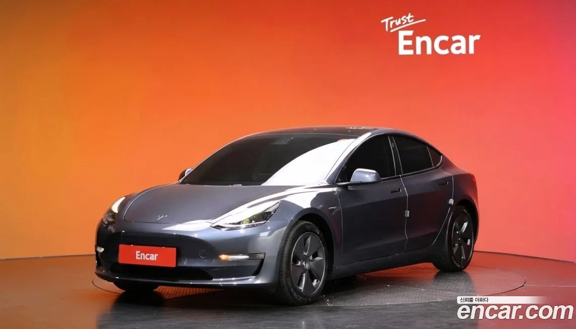 Tesla Model 3 — фото 1