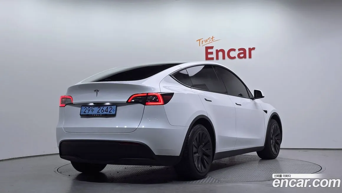 Tesla Model Y 2023 из KR, фото 2