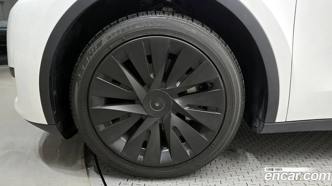 Tesla Model Y 2023 из KR, фото 5