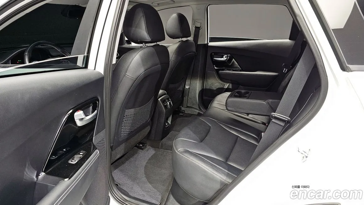 Kia Niro — фото 10