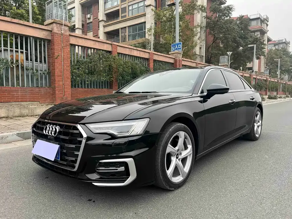 Audi A6L — фото 1