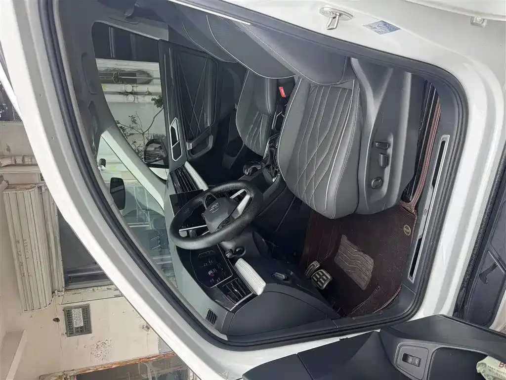 Volkswagen Tiguan L 2023 из CN, фото 2